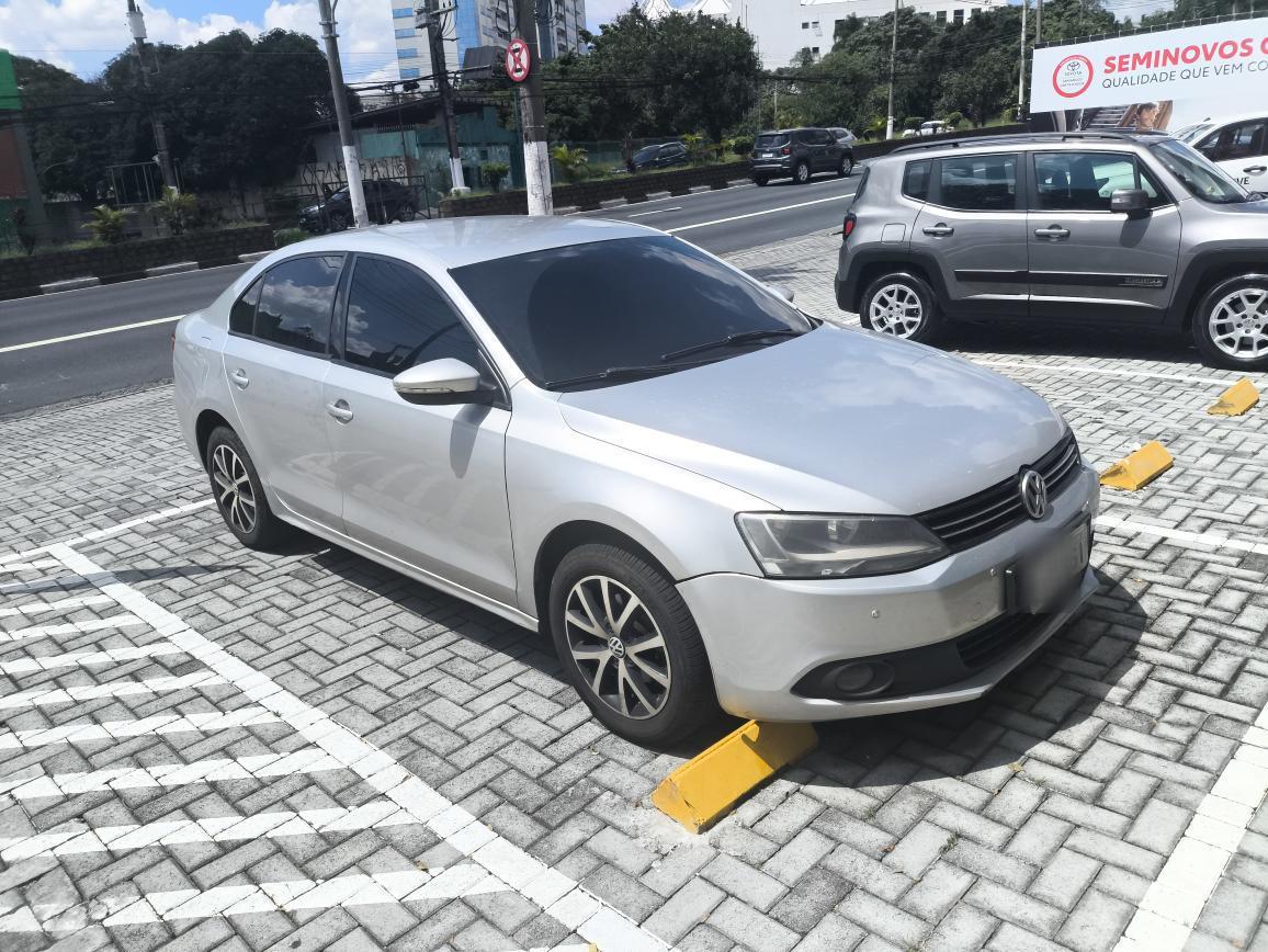 VOLKSWAGEN JETTA 2.0 COMFORTLINE FLEX 4P MANUAL