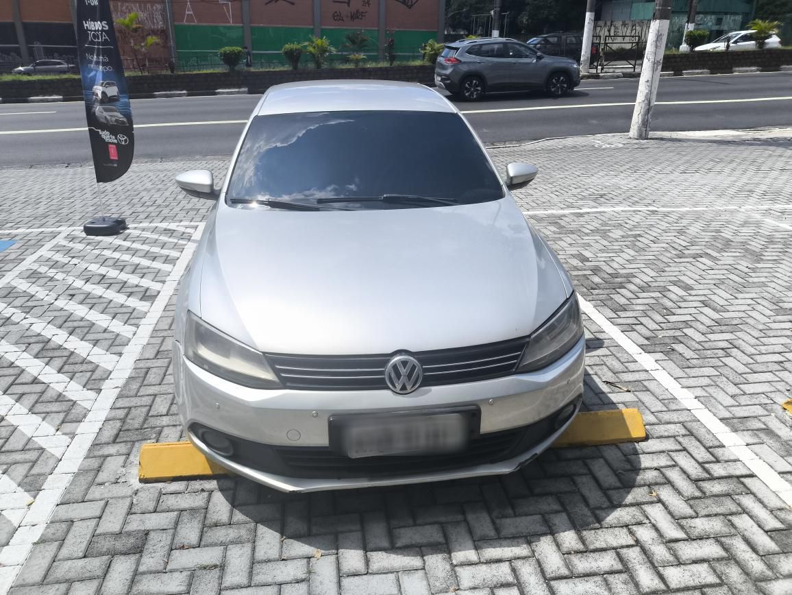 VOLKSWAGEN JETTA 2.0 COMFORTLINE FLEX 4P MANUAL