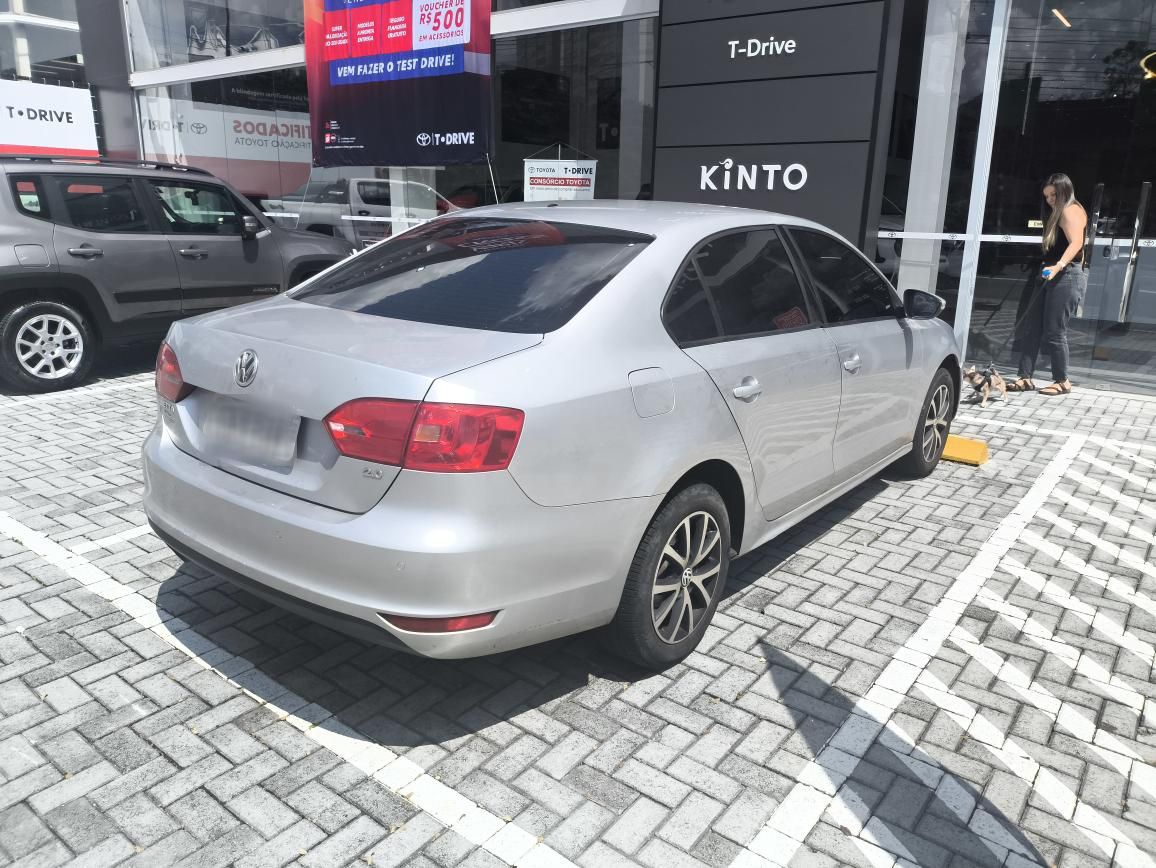 VOLKSWAGEN JETTA 2.0 COMFORTLINE FLEX 4P MANUAL