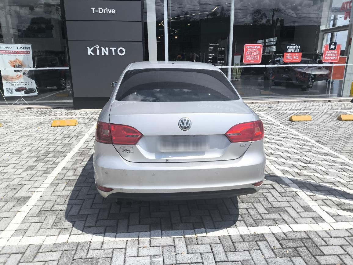 VOLKSWAGEN JETTA 2.0 COMFORTLINE FLEX 4P MANUAL