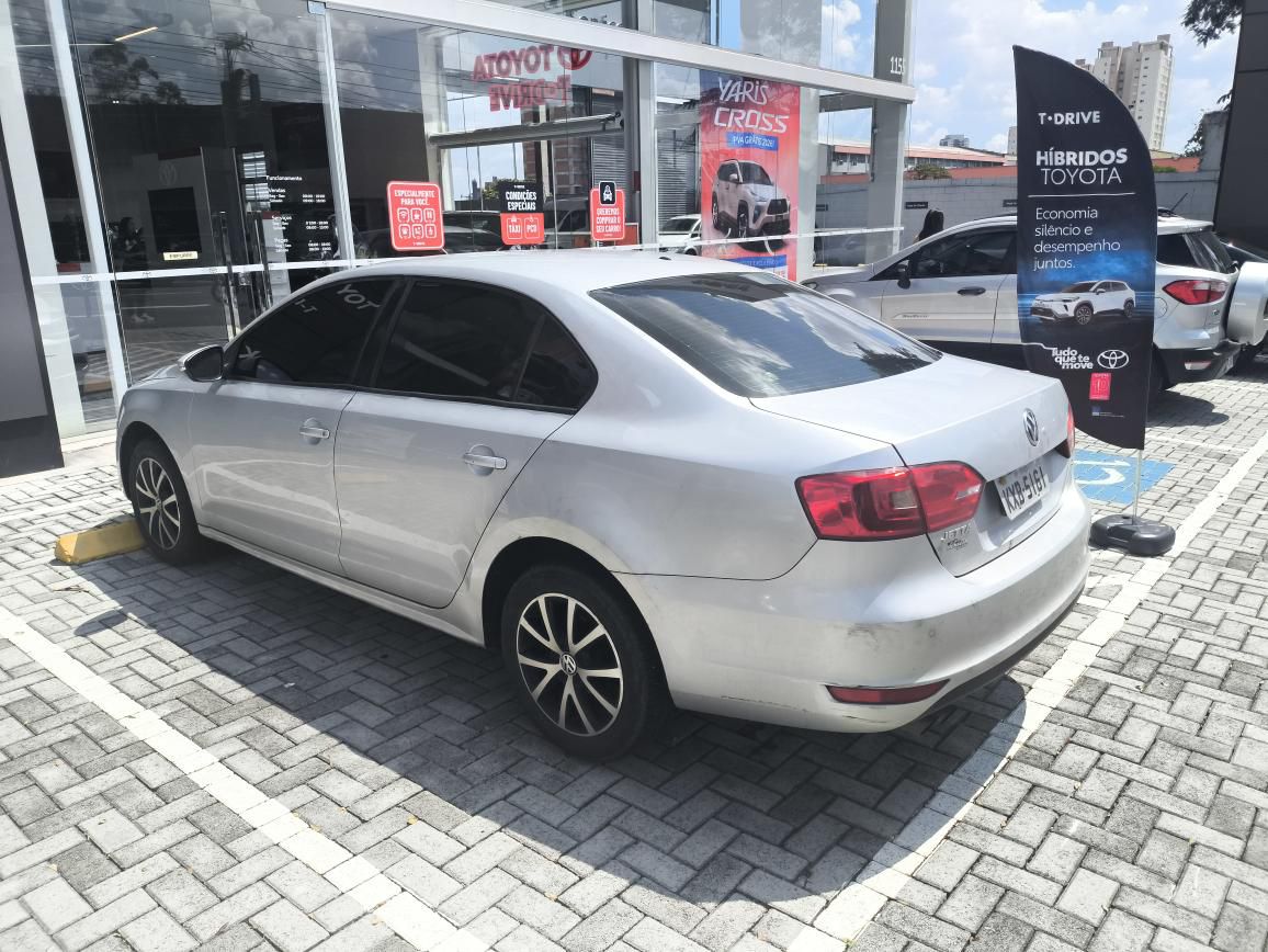 VOLKSWAGEN JETTA 2.0 COMFORTLINE FLEX 4P MANUAL