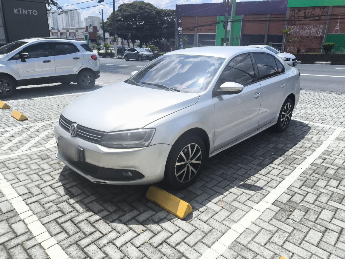 VOLKSWAGEN JETTA 2.0 COMFORTLINE FLEX 4P MANUAL