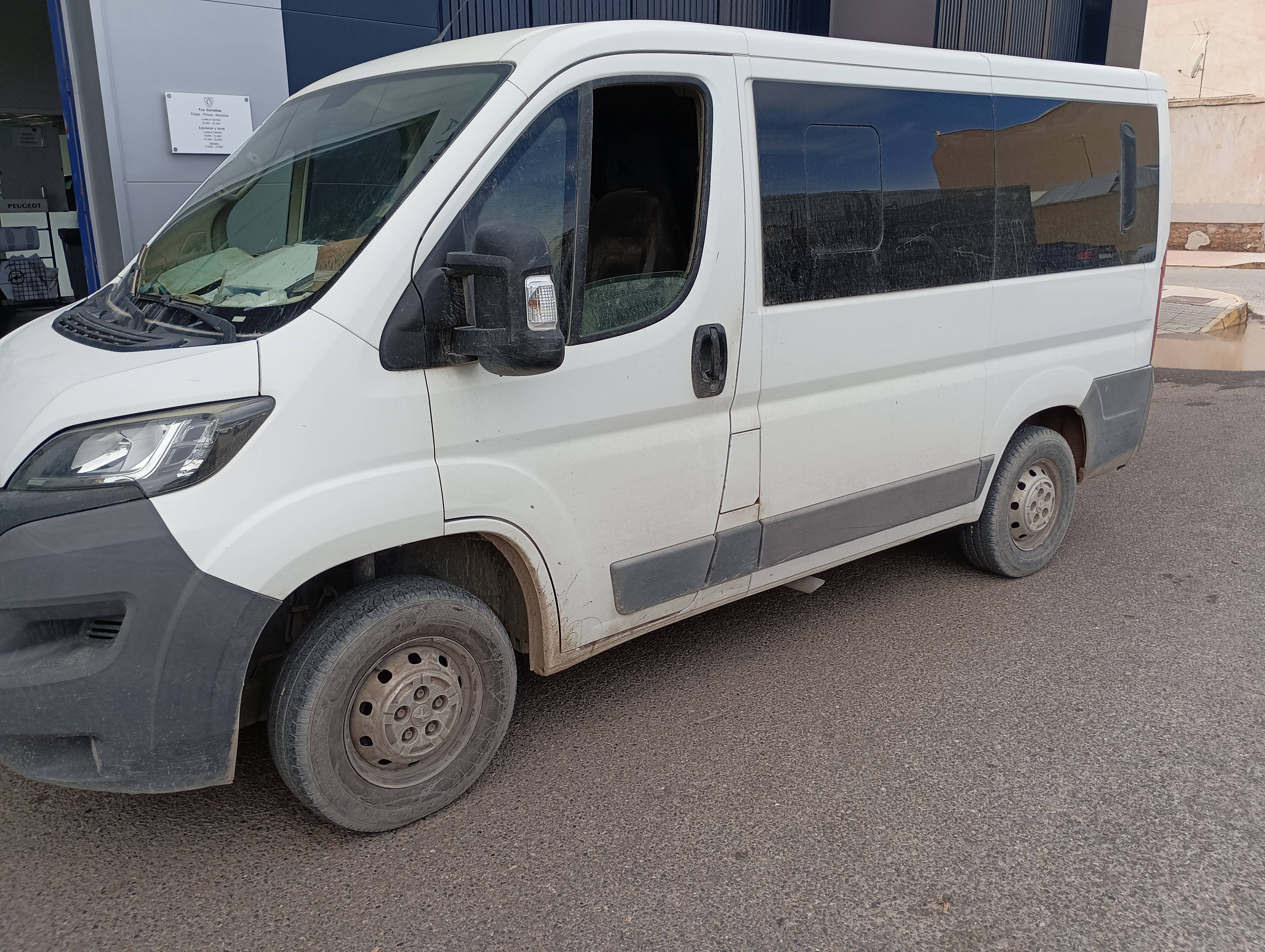 PEUGEOT BOXER COMBI DIESEL BOXER COMBI 2.0 BLUEHDI 330 L1H1 110 (4P; 81KW; 110CV; CX. M; 9/2015 a 9/2018)
