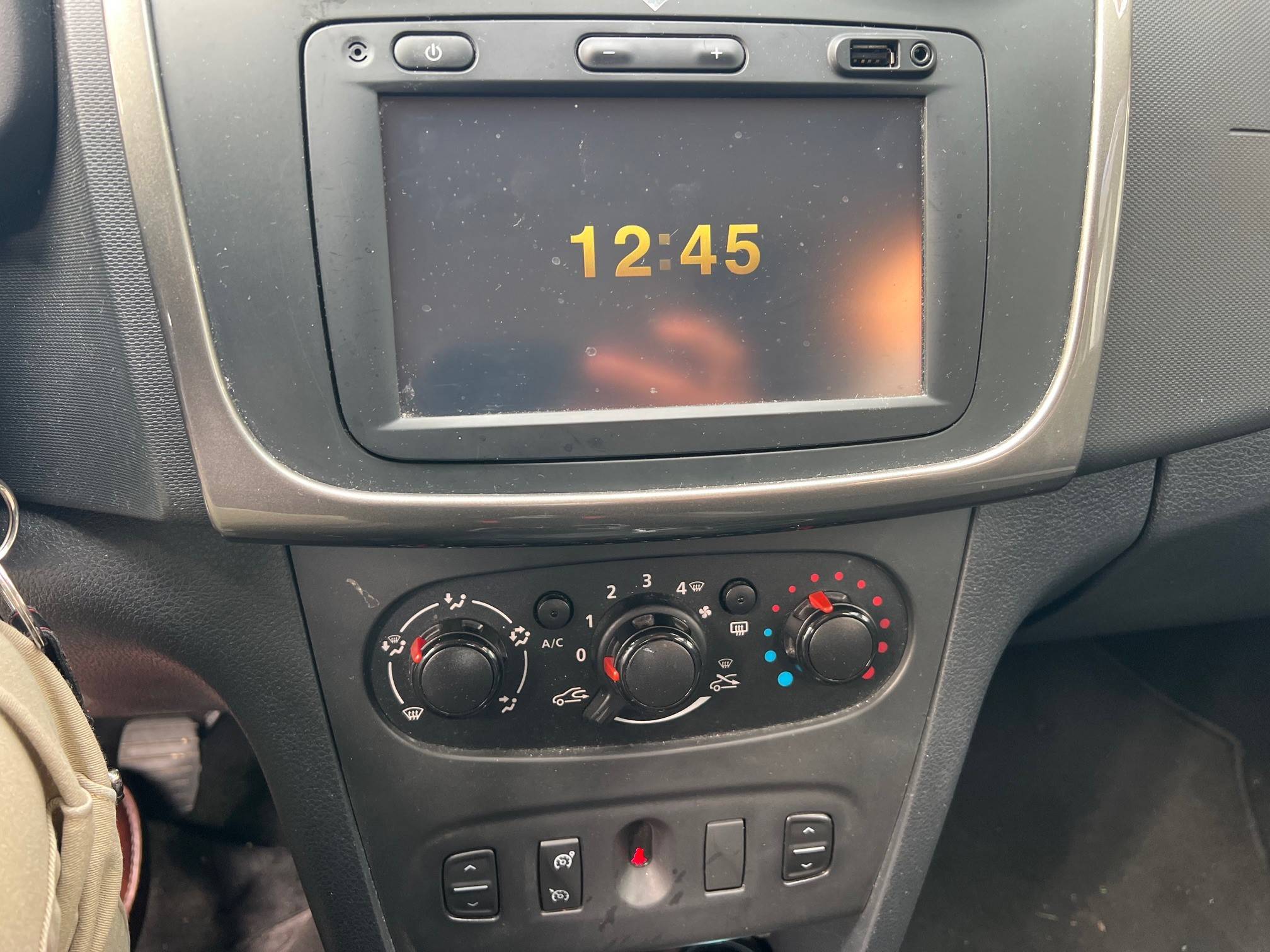 DACIA SANDERO STEPWAY (5P; 66KW; 90CV; CX. M; 5/2015 a 10/2016)