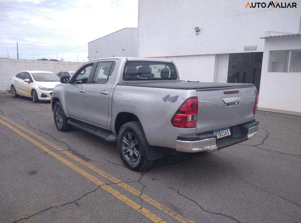 TOYOTA HILUX 2.8 D-4D TURBO DIESEL CD SR 4X4 AUTOM&Aacute;TICO