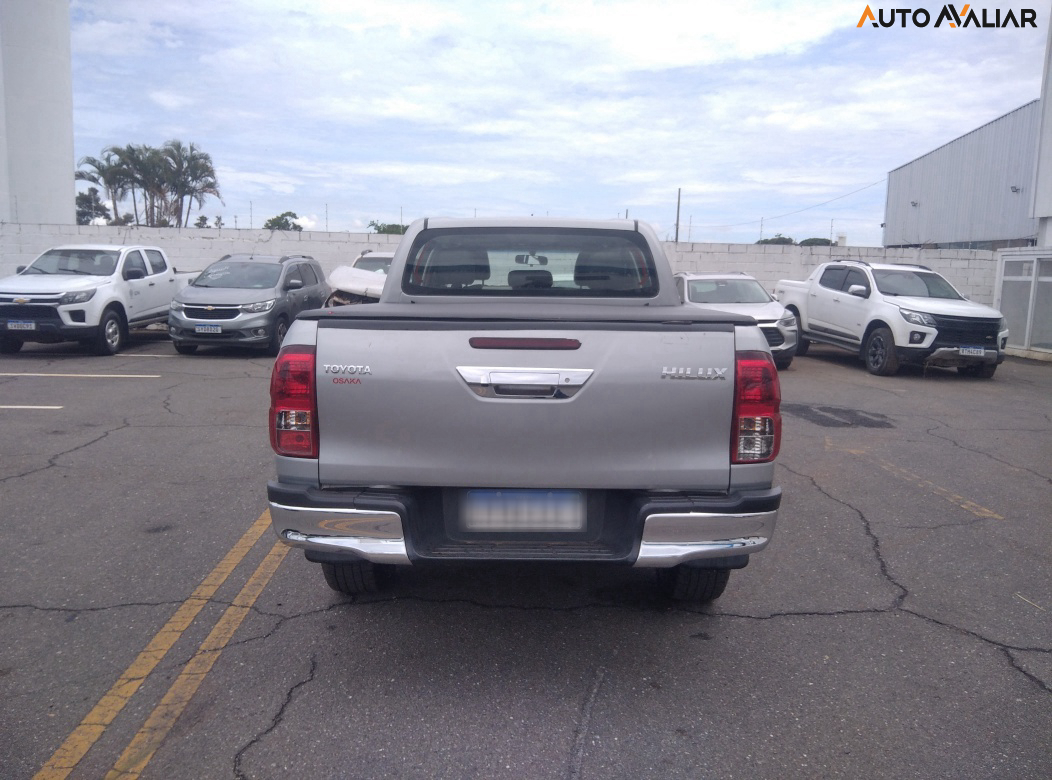 TOYOTA HILUX 2.8 D-4D TURBO DIESEL CD SR 4X4 AUTOM&Aacute;TICO
