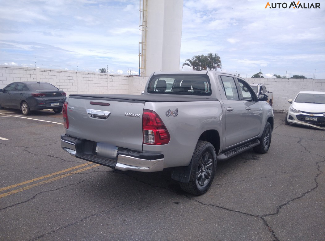 TOYOTA HILUX 2.8 D-4D TURBO DIESEL CD SR 4X4 AUTOM&Aacute;TICO