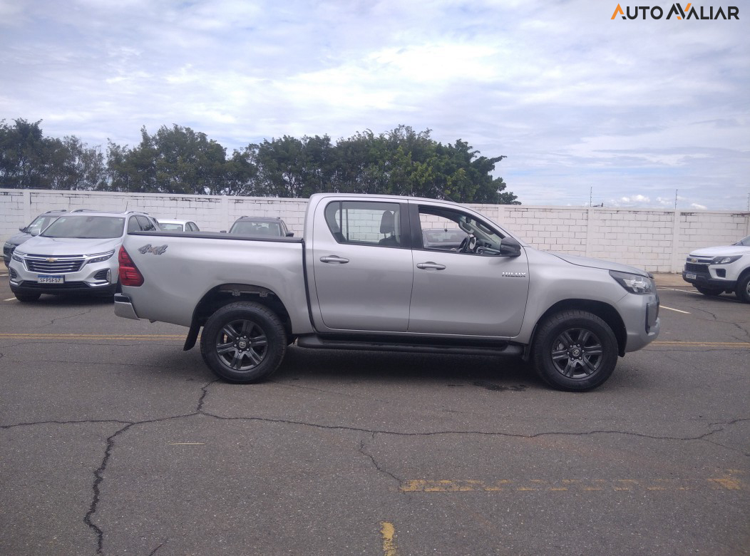 TOYOTA HILUX 2.8 D-4D TURBO DIESEL CD SR 4X4 AUTOM&Aacute;TICO