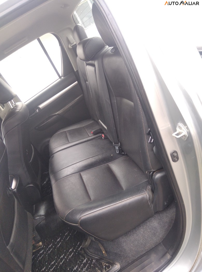 TOYOTA HILUX 2.8 D-4D TURBO DIESEL CD SR 4X4 AUTOM&Aacute;TICO