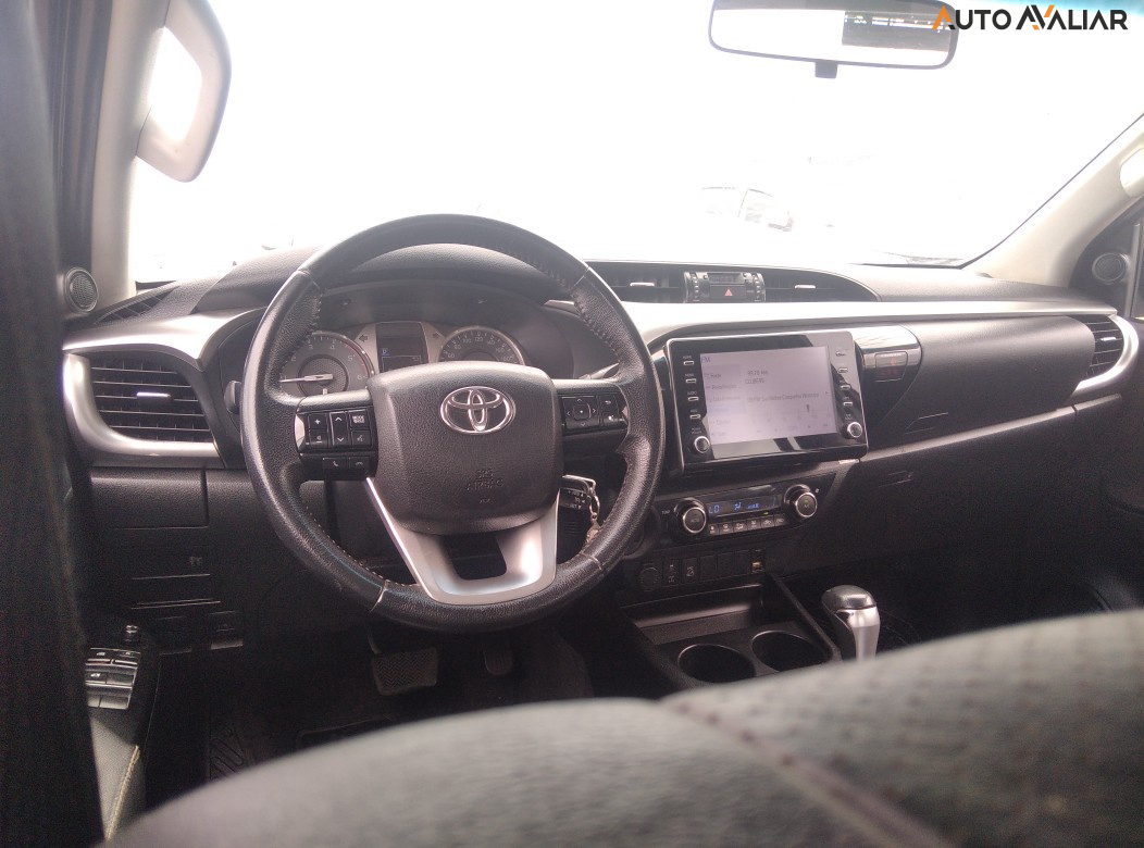 TOYOTA HILUX 2.8 D-4D TURBO DIESEL CD SR 4X4 AUTOM&Aacute;TICO
