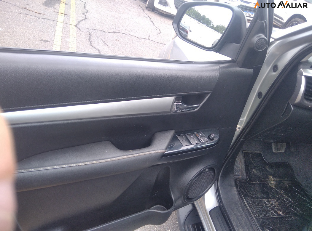 TOYOTA HILUX 2.8 D-4D TURBO DIESEL CD SR 4X4 AUTOM&Aacute;TICO