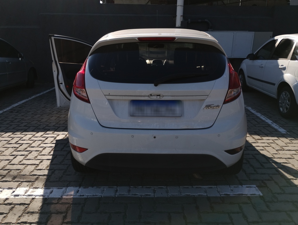 FORD FIESTA 1.6 SE PLUS HATCH 16V FLEX 4P POWERSHIFT