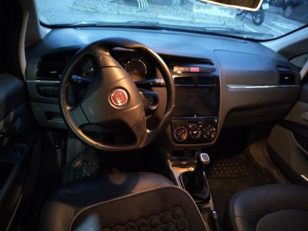 FIAT LINEA 1.8 ESSENCE 16V FLEX 4P MANUAL