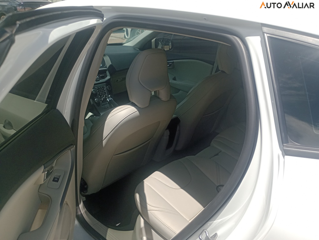 VOLVO V40 2.0 T4 KINETIC GASOLINA 4P AUTOMATICO