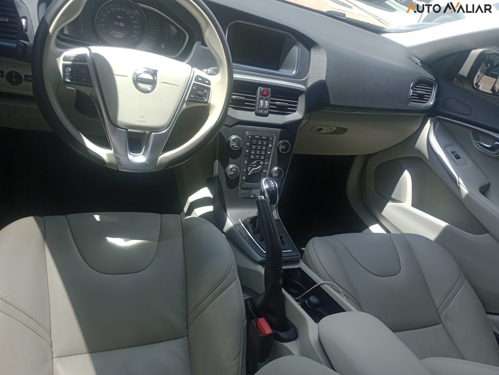 VOLVO V40 2.0 T4 KINETIC GASOLINA 4P AUTOMATICO