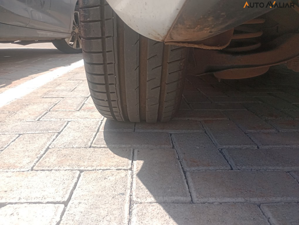 VOLVO V40 2.0 T4 KINETIC GASOLINA 4P AUTOMATICO