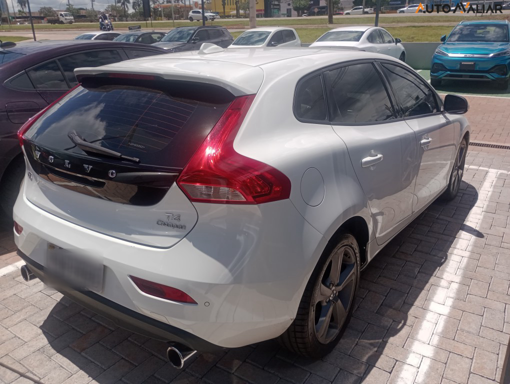 VOLVO V40 2.0 T4 KINETIC GASOLINA 4P AUTOMATICO