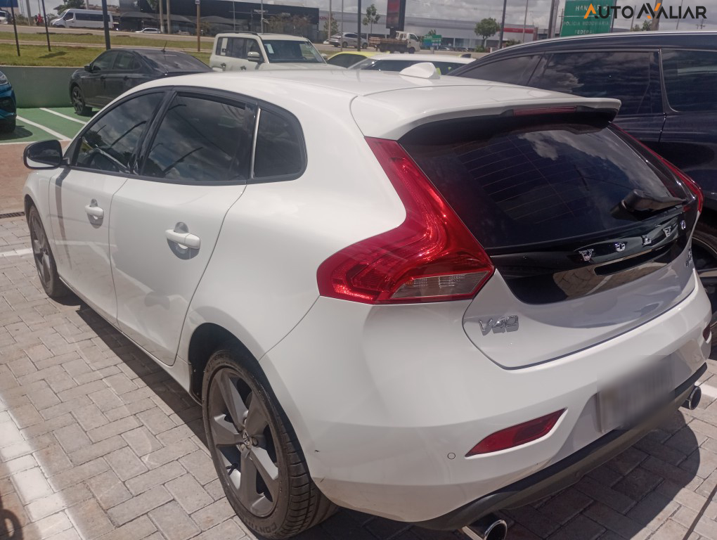 VOLVO V40 2.0 T4 KINETIC GASOLINA 4P AUTOMATICO