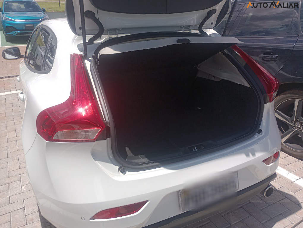 VOLVO V40 2.0 T4 KINETIC GASOLINA 4P AUTOMATICO