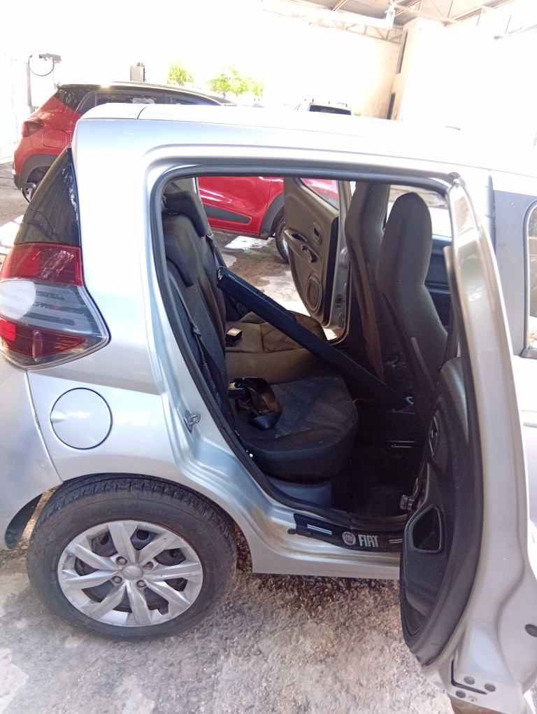 FIAT MOBI 1.0 8V EVO FLEX LIKE. MANUAL