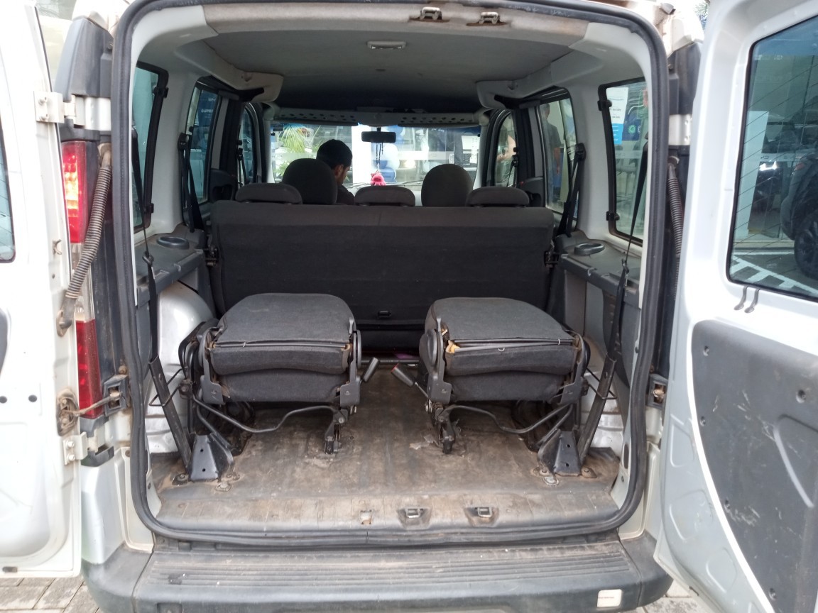 FIAT DOBLO 1.8 MPI HLX 8V FLEX 4P MANUAL