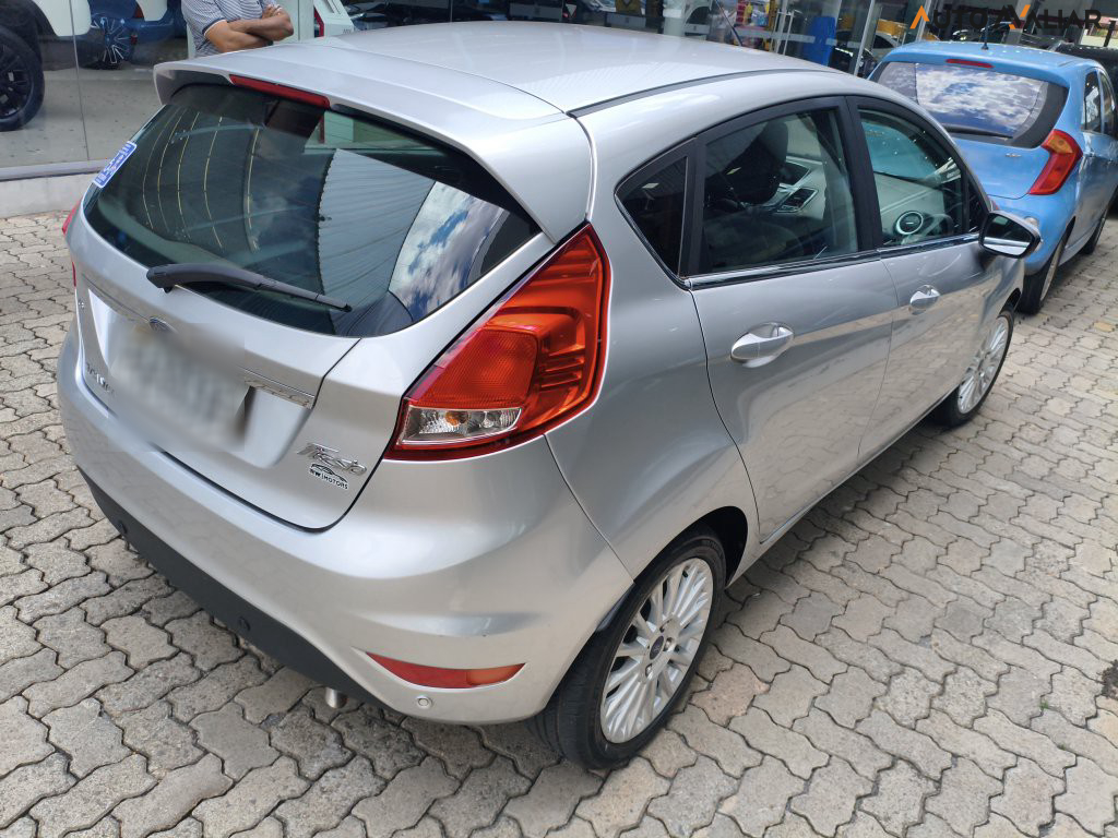 FORD FIESTA 1.6 TITANIUM HATCH 16V FLEX 4P POWERSHIFT