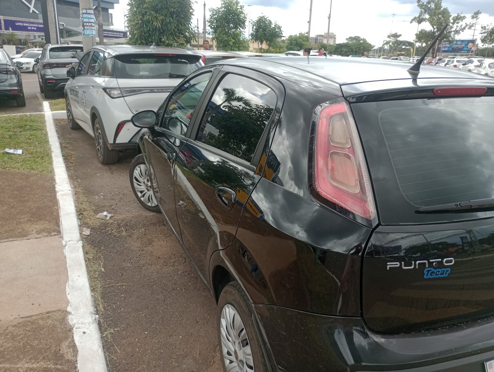 FIAT PUNTO 1.4 ATTRACTIVE 8V FLEX 4P MANUAL