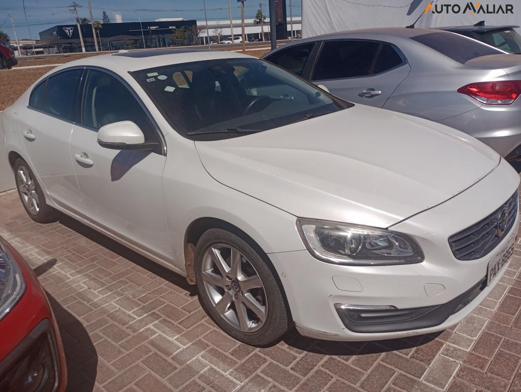 VOLVO S60 2.0 T4 MOMENTUM GASOLINA 4P AUTOMATICO