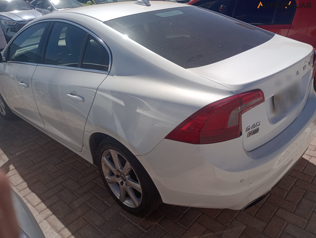 VOLVO S60 2.0 T4 MOMENTUM GASOLINA 4P AUTOMATICO