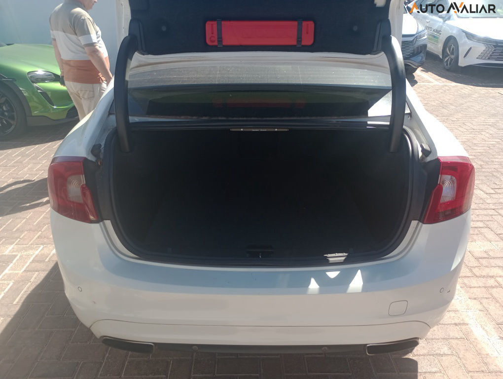 VOLVO S60 2.0 T4 MOMENTUM GASOLINA 4P AUTOMATICO