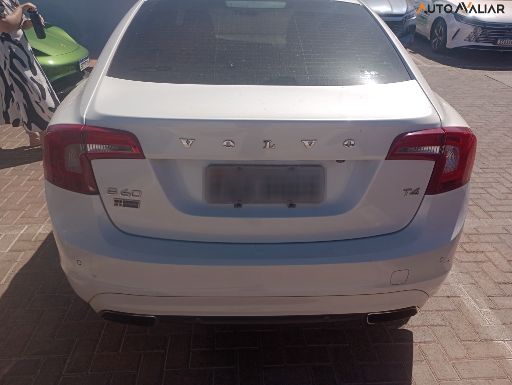 VOLVO S60 2.0 T4 MOMENTUM GASOLINA 4P AUTOMATICO