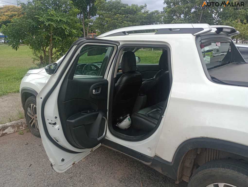 FIAT TORO 2.0 16V TURBO DIESEL VOLCANO 4WD AT9