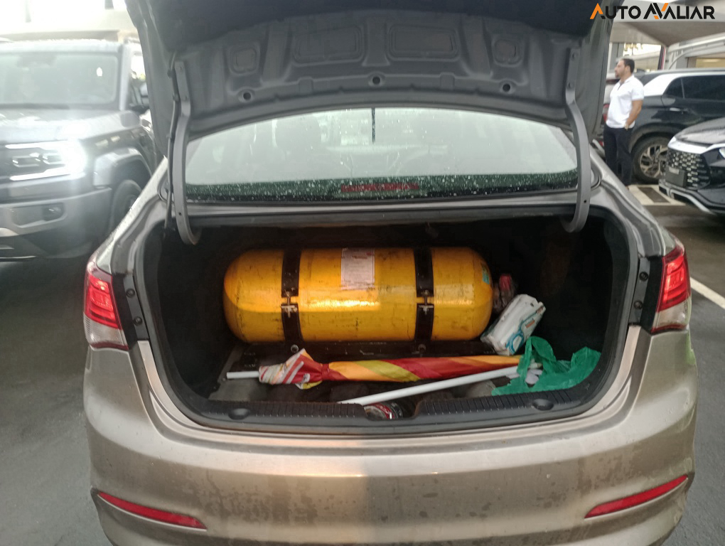 HYUNDAI HB20S 1.6 COMFORT PLUS 16V FLEX 4P AUTOMATICO