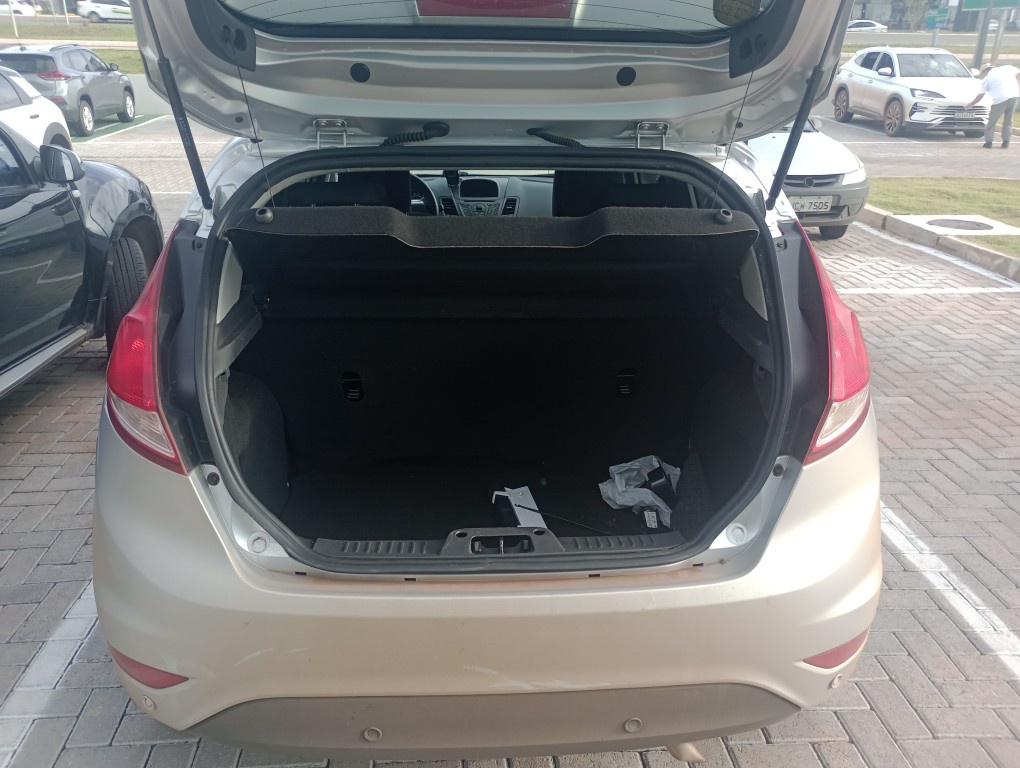 FORD FIESTA 1.6 SE HATCH 16V FLEX 4P POWERSHIFT