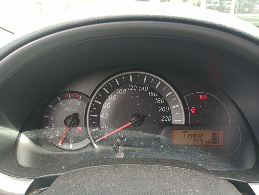 NISSAN MARCH 1.6 SV 16V FLEX 4P MANUAL