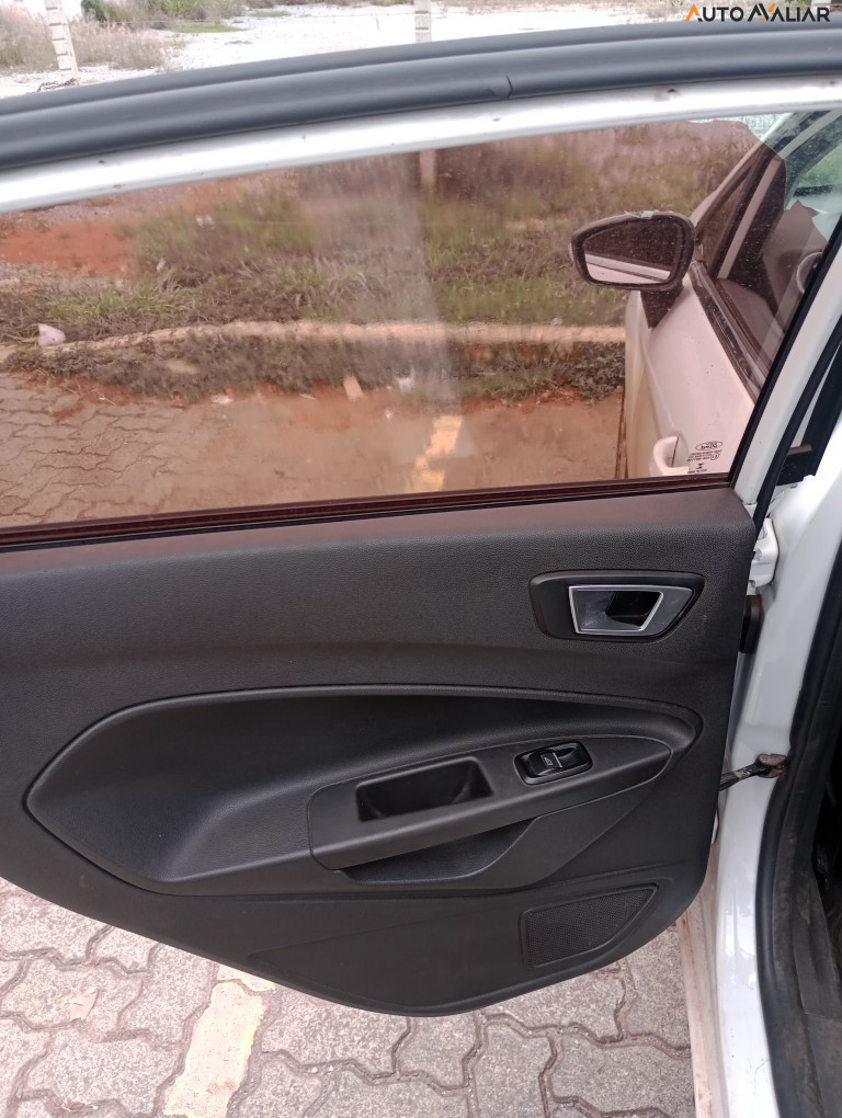 FORD FIESTA 1.6 TITANIUM HATCH 16V FLEX 4P POWERSHIFT