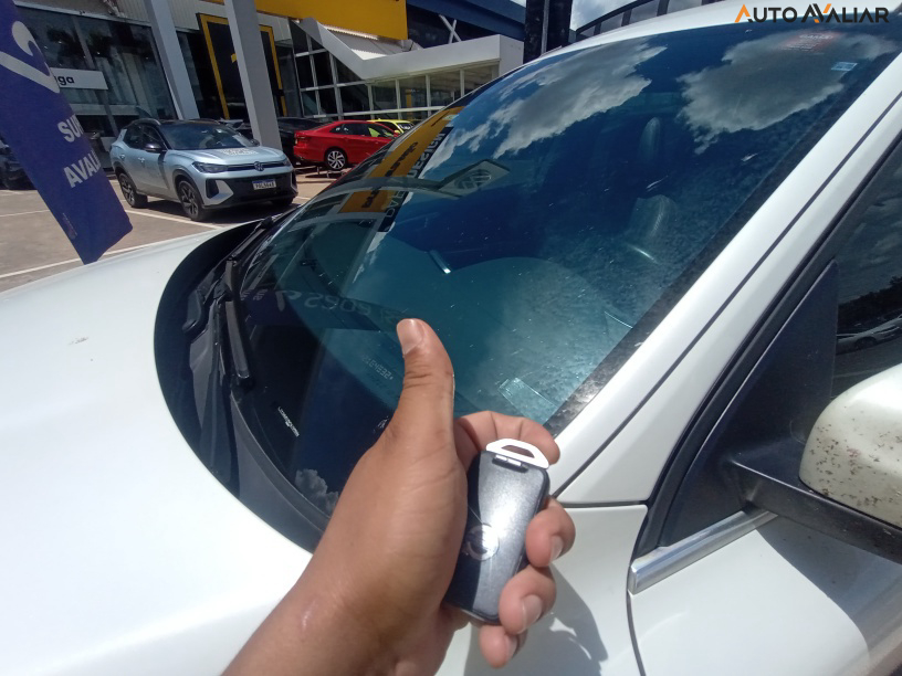 VOLVO XC60 2.4 D5 MOMENTUM DIESEL AWD 4P AUTOMATICO