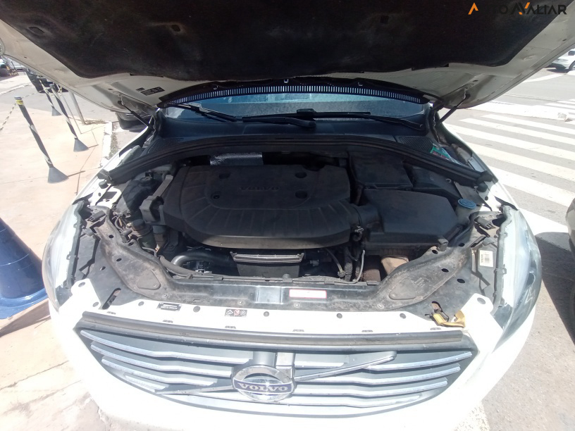 VOLVO XC60 2.4 D5 MOMENTUM DIESEL AWD 4P AUTOMATICO