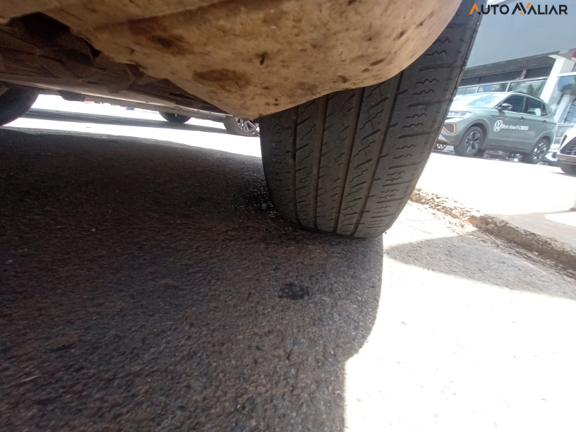 VOLVO XC60 2.4 D5 MOMENTUM DIESEL AWD 4P AUTOMATICO