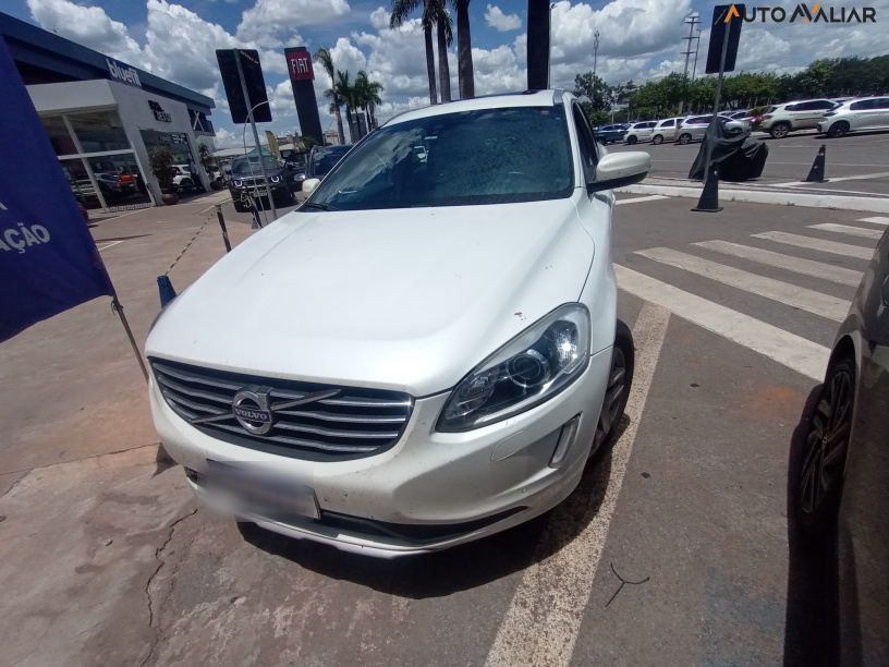 VOLVO XC60 2.4 D5 MOMENTUM DIESEL AWD 4P AUTOMATICO