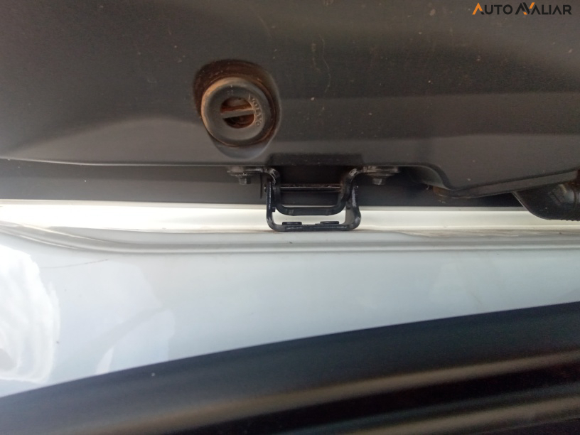 VOLVO XC60 2.4 D5 MOMENTUM DIESEL AWD 4P AUTOMATICO