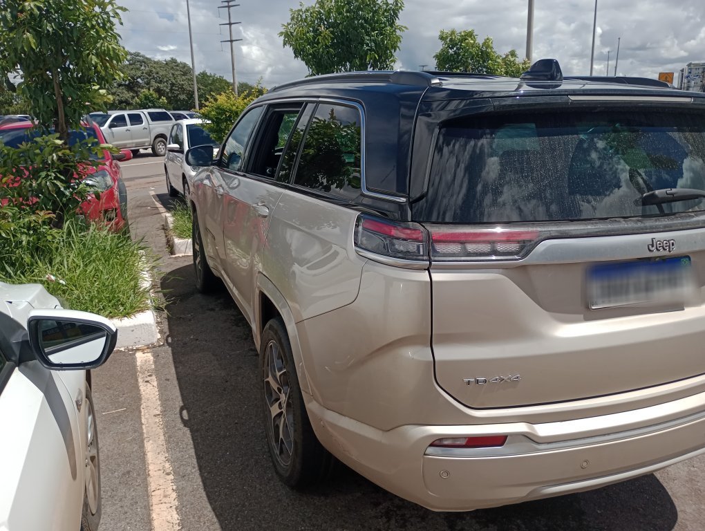 JEEP COMMANDER 2.0 TD380 TURBO DIESEL OVERLAND AT9