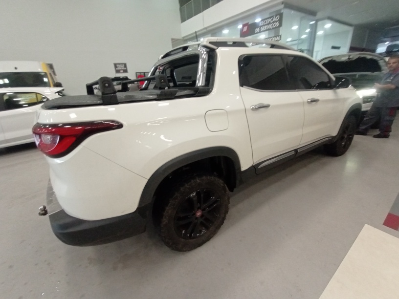 FIAT TORO 2.0 16V TURBO DIESEL VOLCANO 4WD AT9