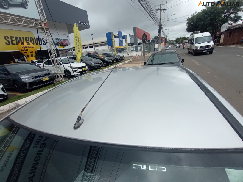 FORD FOCUS 2.0 GHIA SEDAN 16V GASOLINA 4P MANUAL