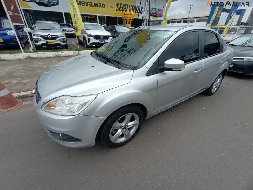 FORD FOCUS 2.0 GHIA SEDAN 16V GASOLINA 4P MANUAL