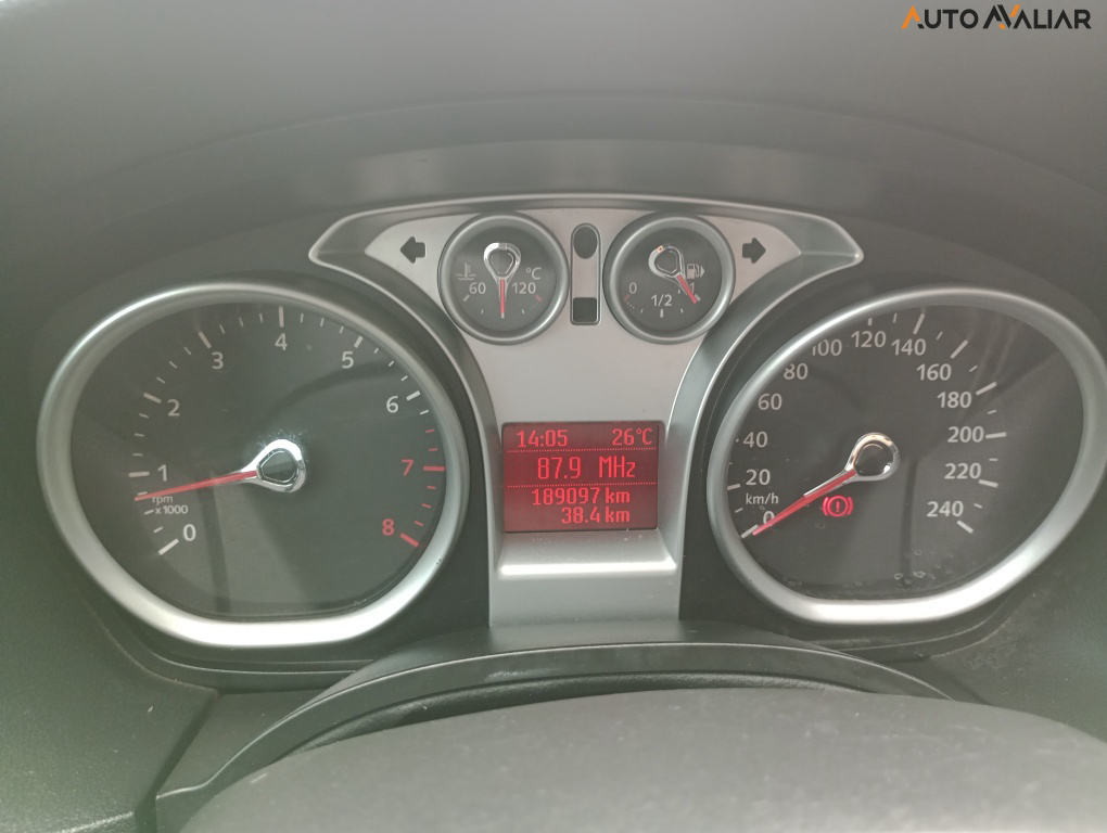 FORD FOCUS 2.0 GHIA SEDAN 16V GASOLINA 4P MANUAL