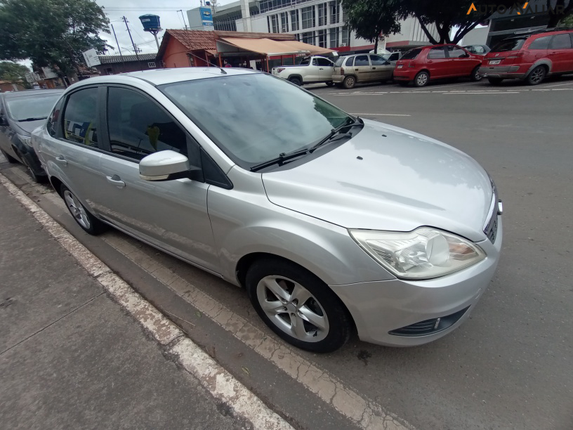 FORD FOCUS 2.0 GHIA SEDAN 16V GASOLINA 4P MANUAL