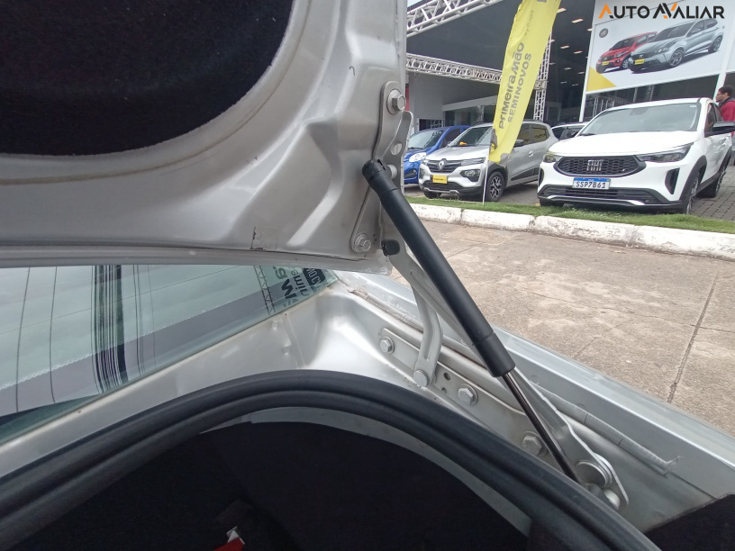 FORD FOCUS 2.0 GHIA SEDAN 16V GASOLINA 4P MANUAL