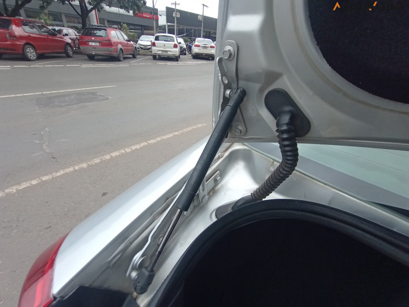 FORD FOCUS 2.0 GHIA SEDAN 16V GASOLINA 4P MANUAL