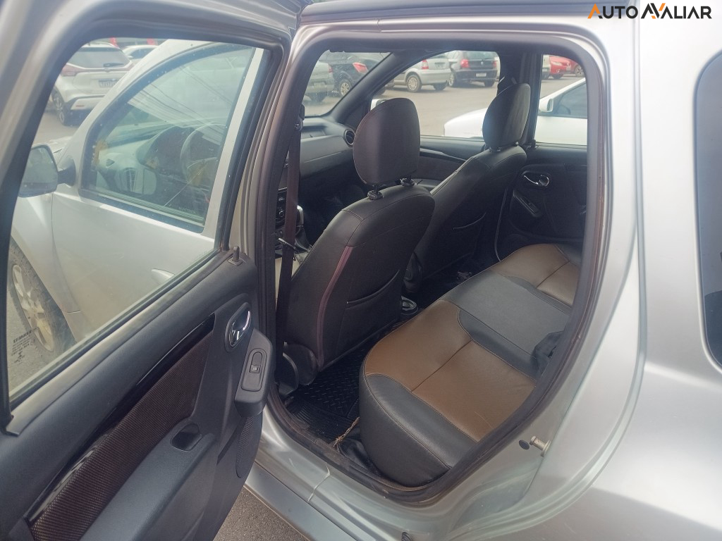 RENAULT DUSTER 2.0 DYNAMIQUE 4X2 16V FLEX 4P AUTOMATICO